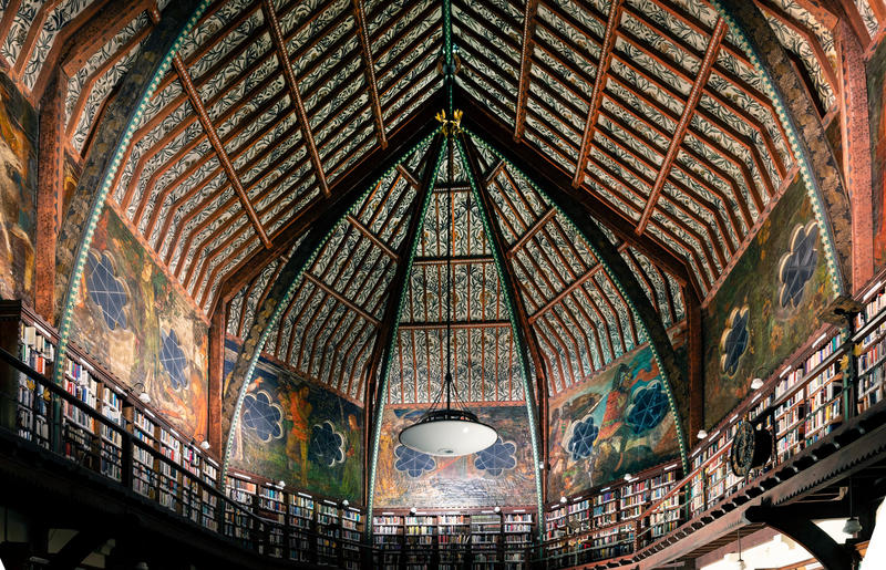 The Oxford Union Library, Pre-Raphaelite ceiling and murals Ceiling of the Oxford Union, decorated by the Pre-Raphaelites