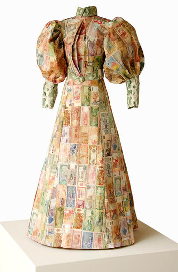 Money Dress, Susan Stockwell, 2010, International currency notes, cotton thread, canvas & mannequin frame © Susan Stockwell Money Dress, Susan Stockwell, 2010, International currency notes, cotton thread, canvas & mannequin frame © Susan Stockwell